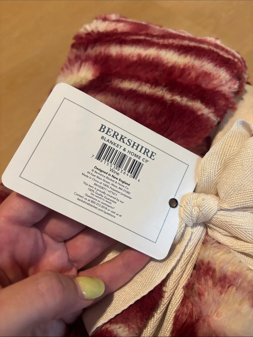 NWT Berkshire Plush Oversized Throw 60